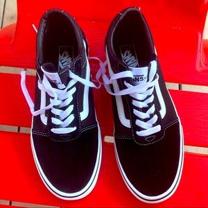 MENS 9.5 VANS SNEAKERS LIKE NEW